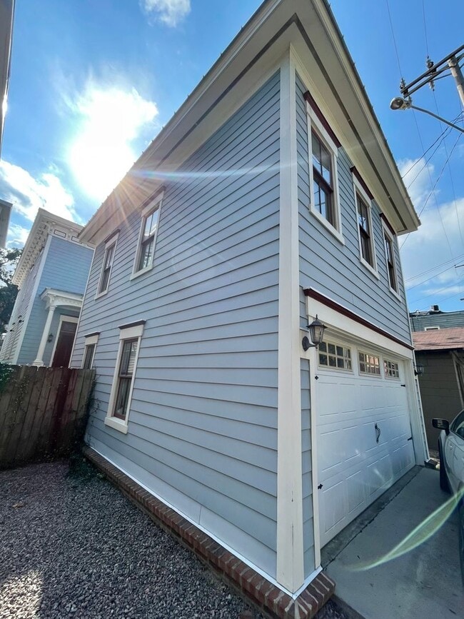 Photo - 1 Bedroom / 1 Bathroom Apartment – Walk to Forsyth Park