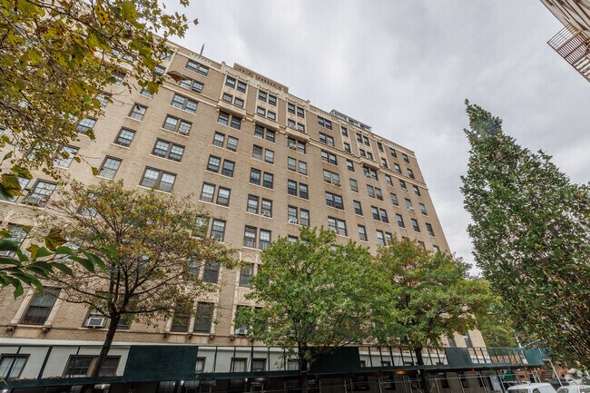 Alternate building view 2 - 90 8th Ave