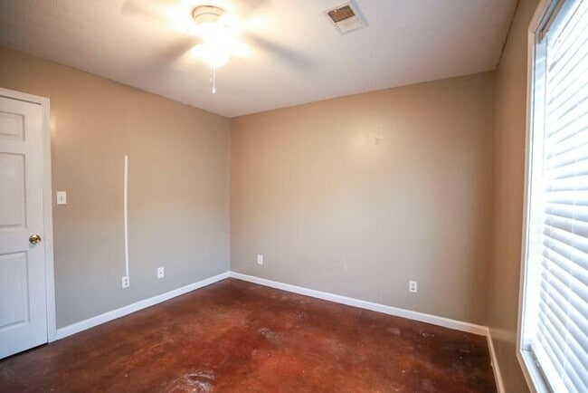 Photo - 2 bed / 1 bath apartment - $775 - HUD accepted!!