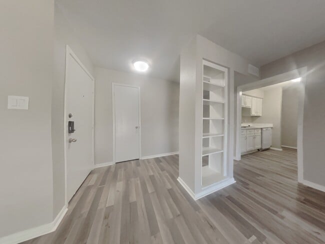 Building Photo - 5625 Antoine Dr Rental