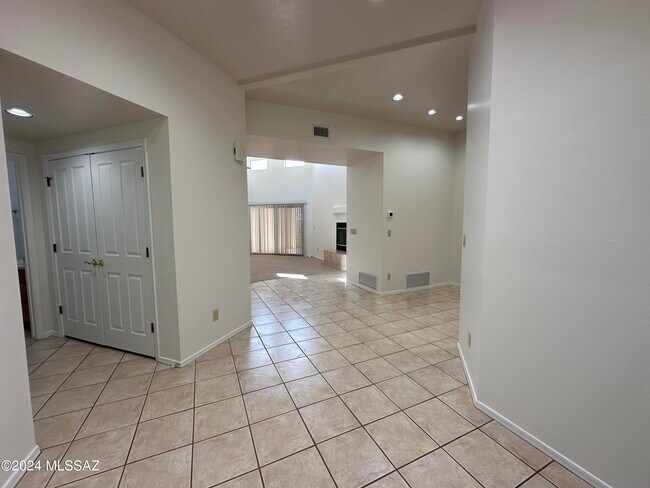 Photo - 8435 N Hanks Pl