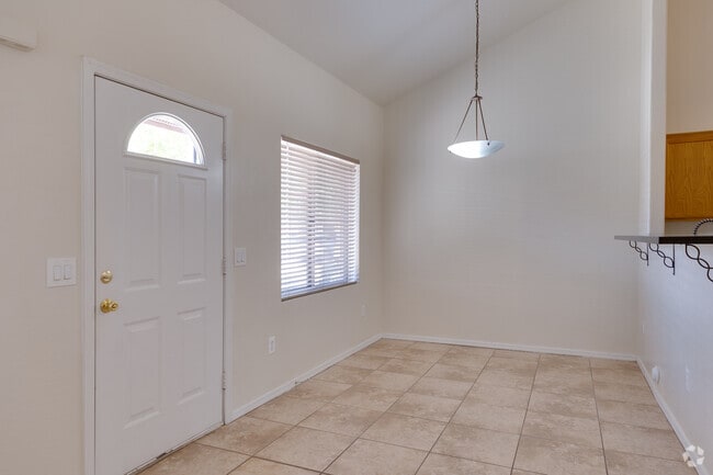 2BR, 1BA - 850SF - Dining Room