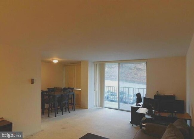 Photo - 5565 Columbia Pike Unidad 310