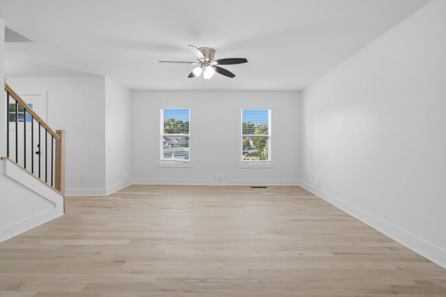 Photo - 230 Pinebridge Ct