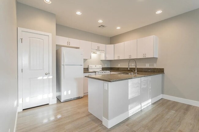 Photo - 1681 S Dandelion St