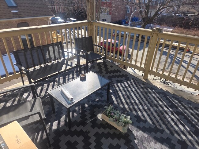 Photo - 2557 W Superior St Unidad 2