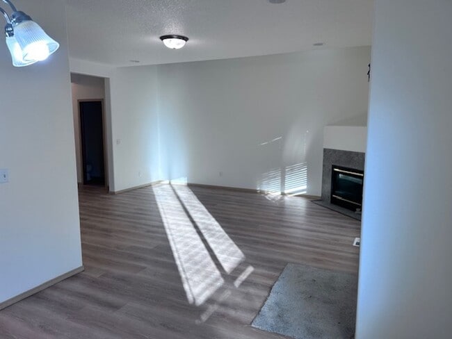 Photo - East Vancouver 3 bedrooms!