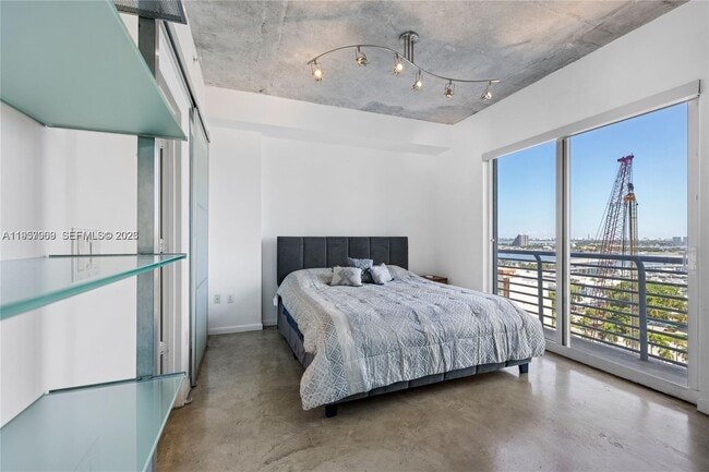 Photo - 234 NE 3rd St Unidad 1704