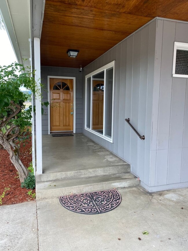 Photo - 3 Bedroom 1 Bath Hucrest Home