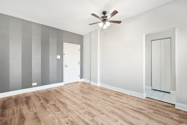 Photo - 4520 N Clarendon Ave Unit 708