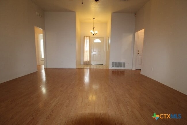 Photo - 5211 James Loop