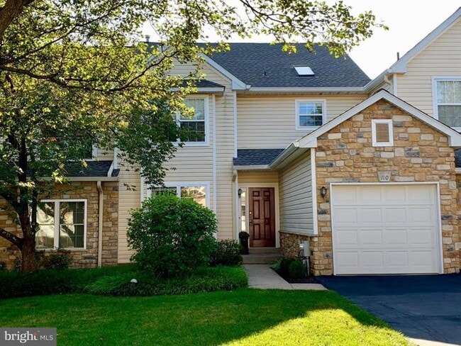 Photo - 110 Canterbury Ln