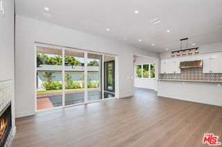 Photo - 4963 Clybourn Ave