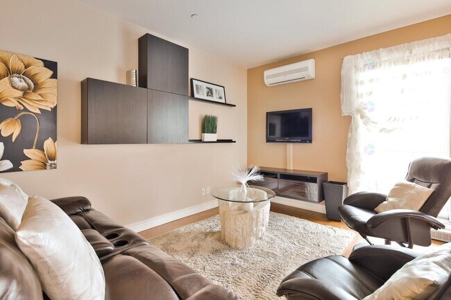 Photo - 1445 Boul Le Corbusier Unit 4 1/2