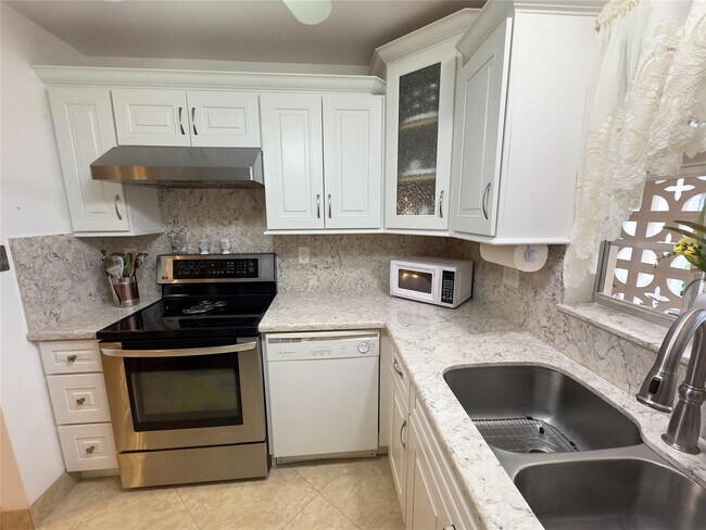 Photo - 4525 NW 3rd Ct