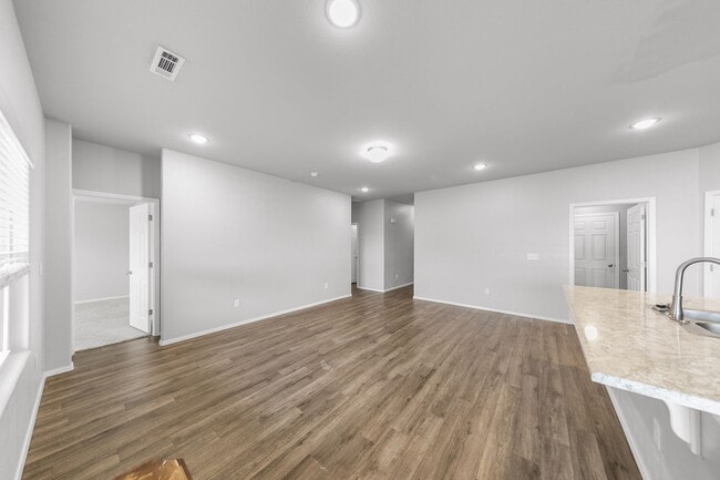 Photo - 4 Bedroom 2 Bath in Morningside Estates