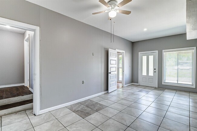 Building Photo - 6223 Lavender St