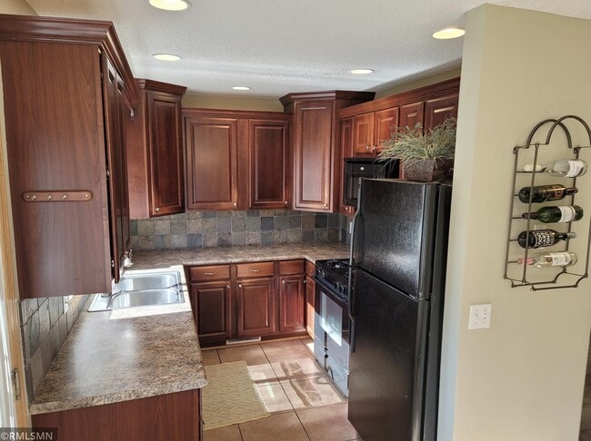 Kitchen - 16134 Foliage Ave W