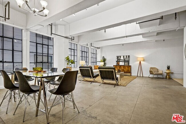 Photo - 746 S Los Angeles St Unidad 304