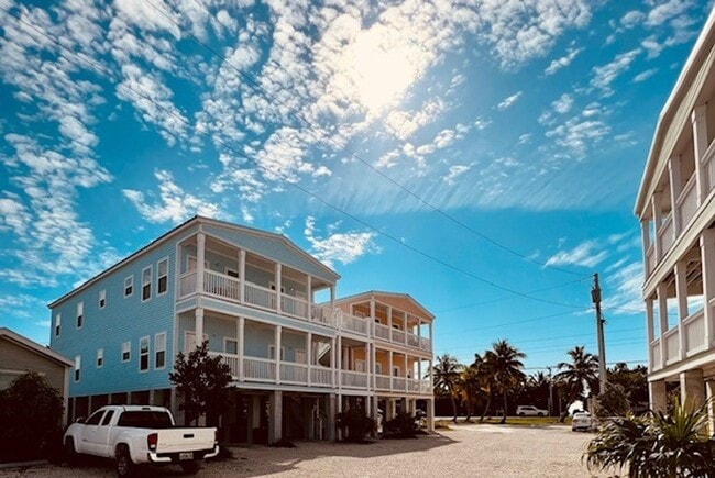 Building Photo - Coco Palms