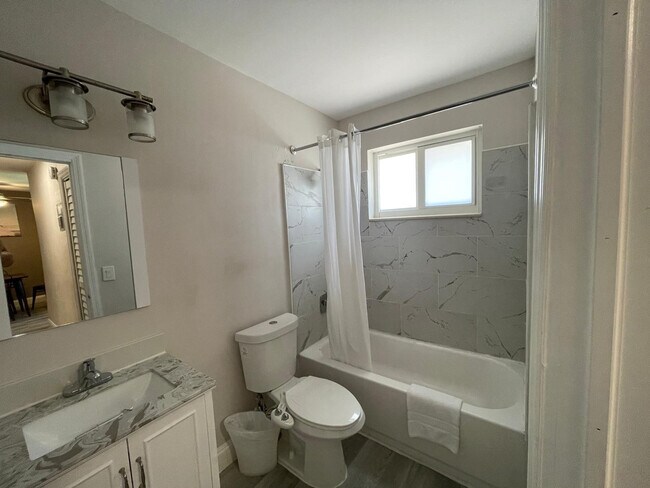 Photo - 1702 NE 9th St