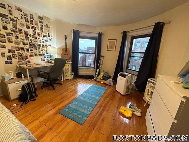 Photo - 918 Beacon St Unit 4