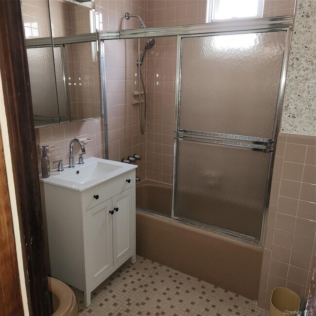 Photo - 77-16 78th St