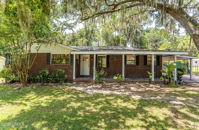 Building Photo - 706 Center Dr W Rental