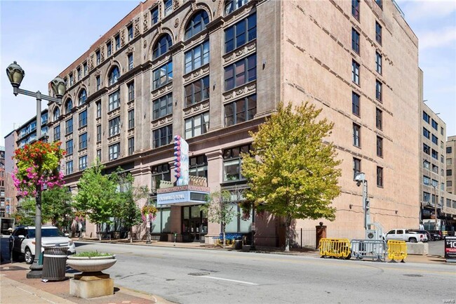 Historic Lucas Lofts! - Historic Lucas Lofts!