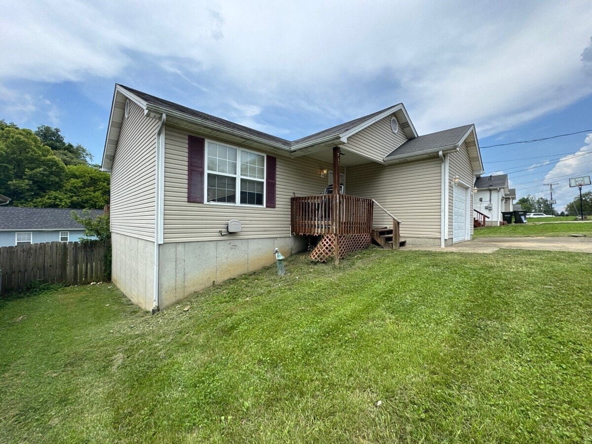 Photo - 737 Andra Dr House