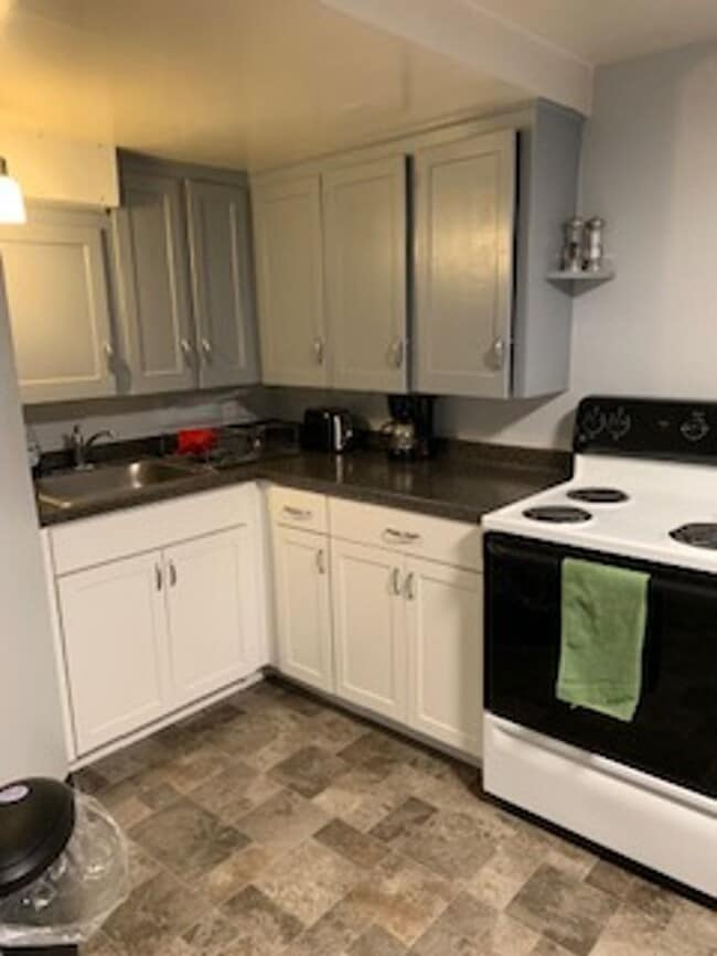 Building Photo - 732 Avenue F Unit Basement