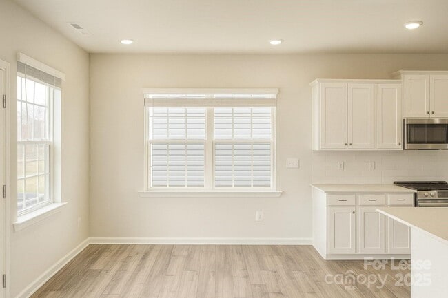 Photo - 5514 Hydrangea St