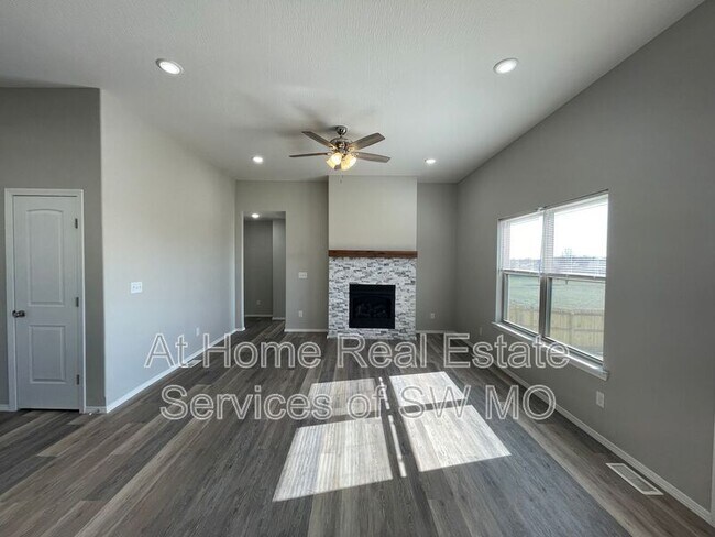 Photo - 216 Hickory Hills St