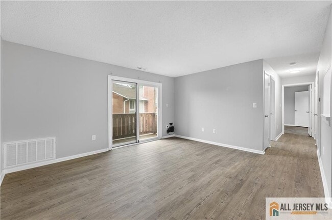 Building Photo - 2415 Ravens Crest Dr Unit 2415