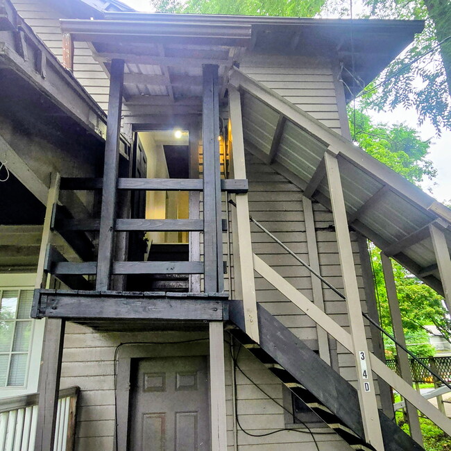 364 W Clinton St Unit D