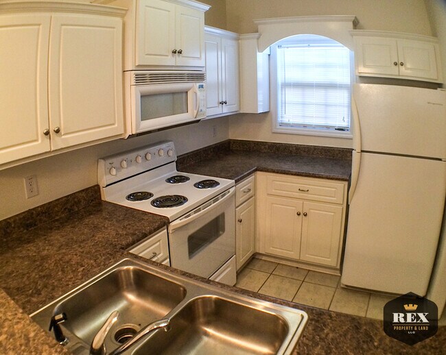Photo - Modern 2 bedroom 2.5 bath Townhome with fe...