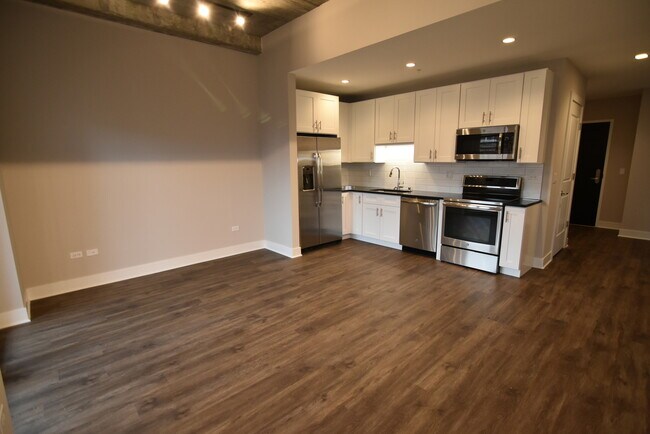 Photo - 3833 N Broadway Unit 722