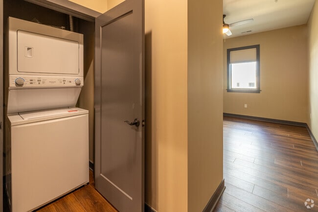 1BR, 1BA - City Hall Suites