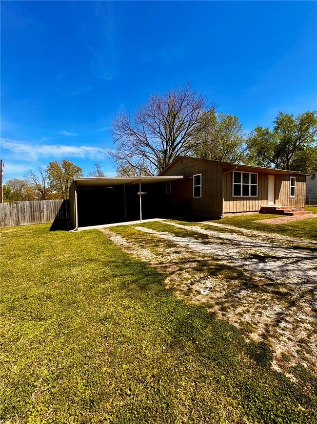 Photo - 803 E Greenfield St