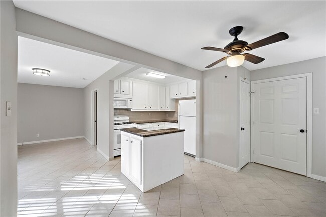 Photo - 230 W 27th St