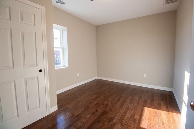 Photo - 49 N Main St