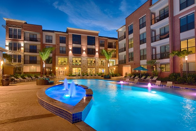 Building Photo - 1300 North Post Oak Rental