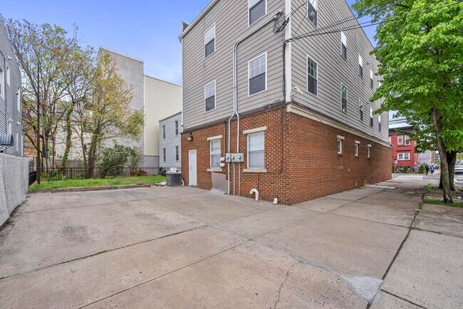 Photo - 282 St Pauls Ave Unit 1