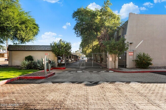 Photo - 1018 E Osborn Rd Unit E