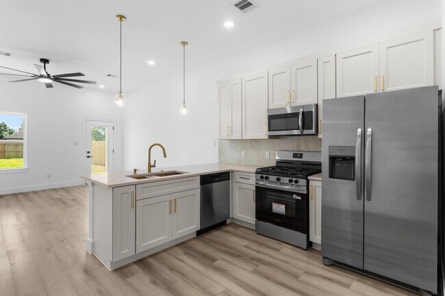 Photo - 4412 Alvin St
