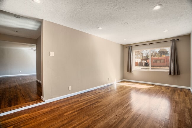 Photo - 505 Carlisle Blvd NE