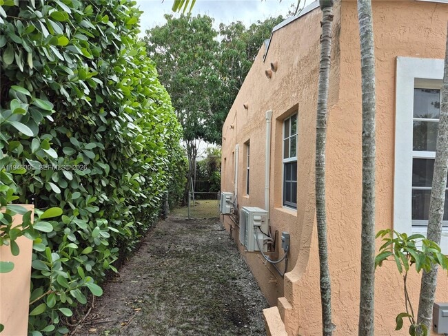 Photo - 28 NE 49th St