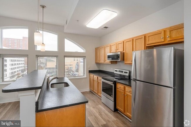 Building Photo - 301 W Franklin St Unit 505