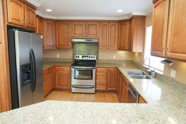 Photo - 300 Ridgeway Rd