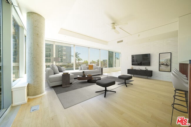 Photo - 1155 S Grand Ave Unit 817